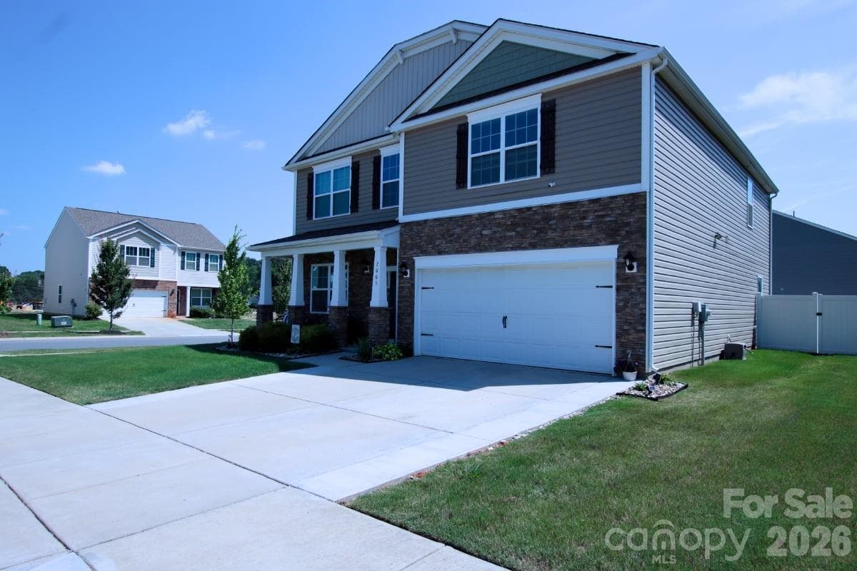 Single Family Residence at 2005 Mariah Glen Court, Charlotte, photo 2 of 36