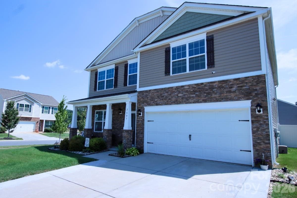 Single Family Residence at 2005 Mariah Glen Court, Charlotte, photo 3 of 36