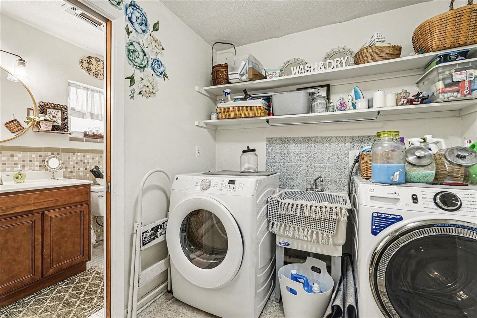 laundry - 3100 SAUNDERS PL, TITUSVILLE