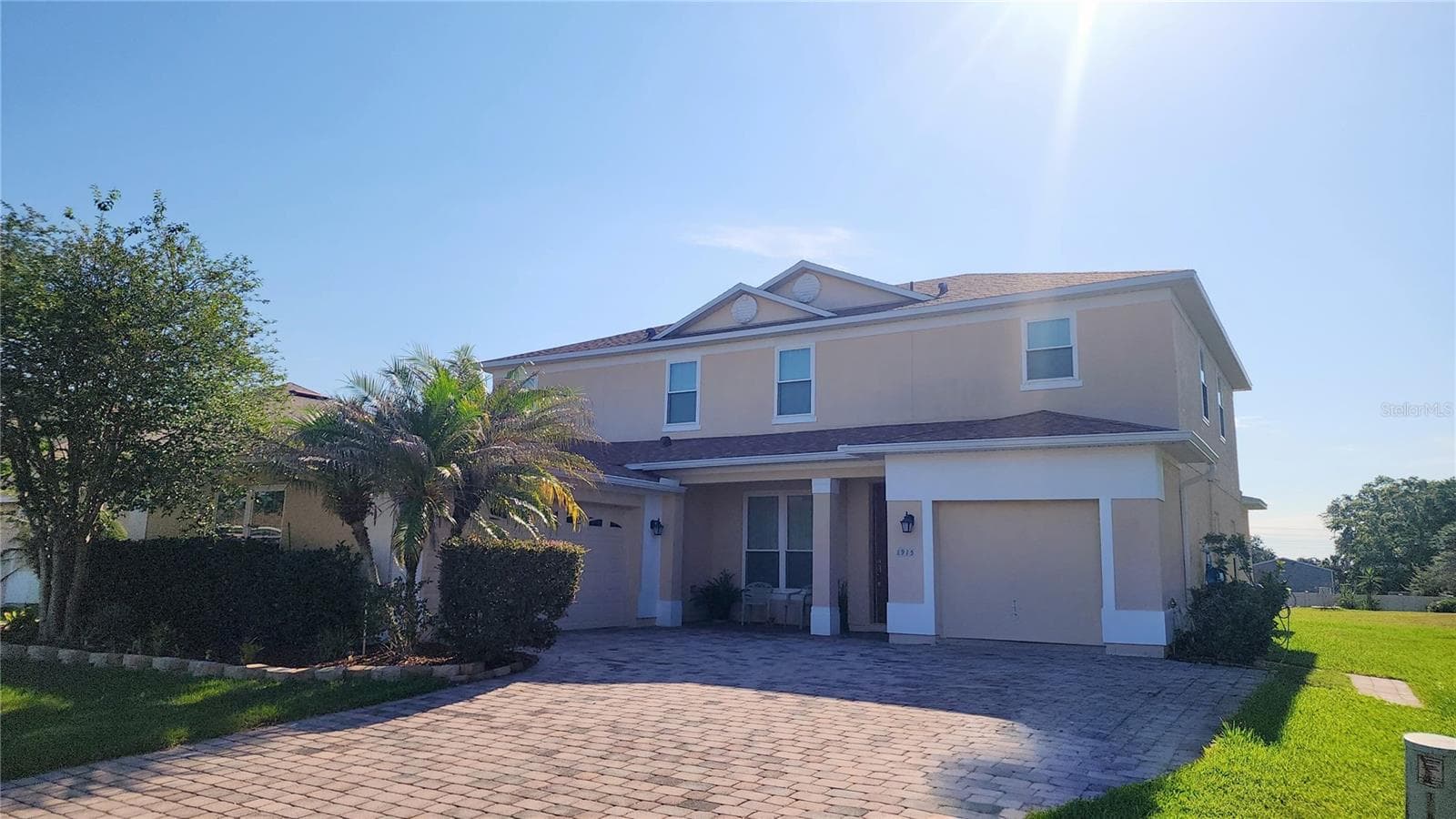 1915 ACACIA DR