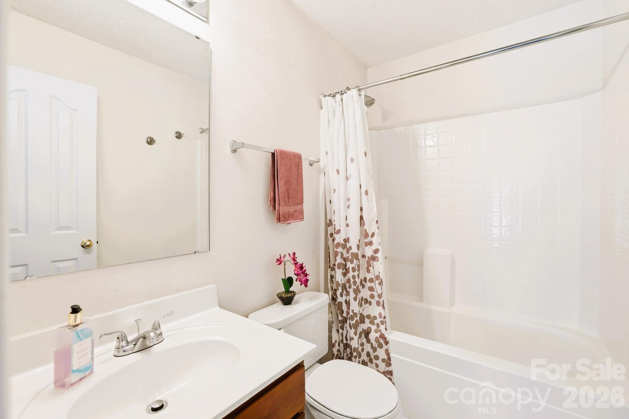Secondary Master Full Bath - 8842 Gerren Court, Charlotte