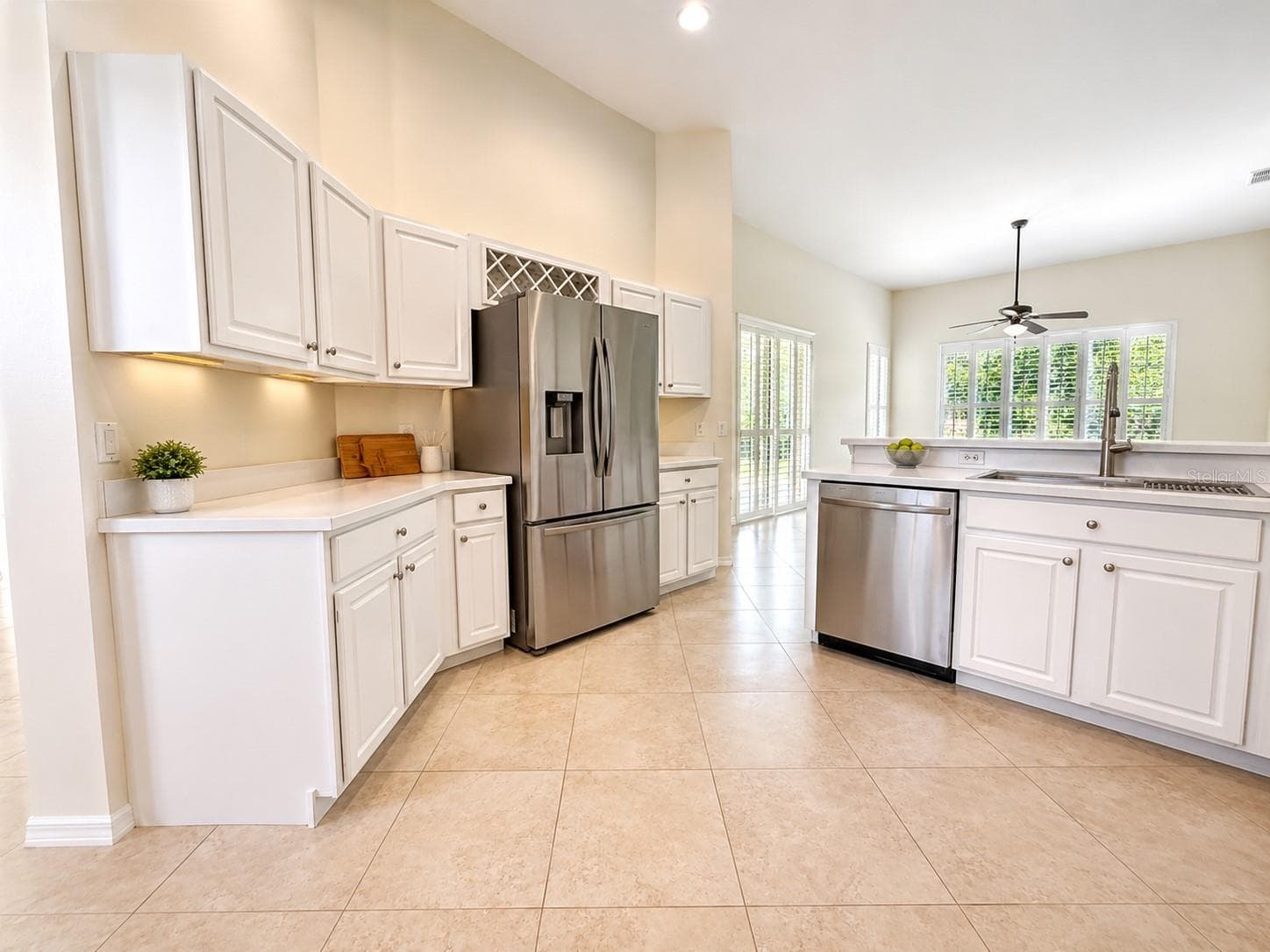 Lots of cupboard space - 8032 PINE HOLLOW DR, MOUNT DORA