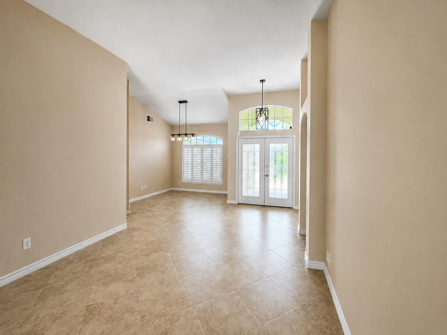 New light fixtures and soaring ceilings as you enter this spacious home - 8032 PINE HOLLOW DR, MOUNT DORA
