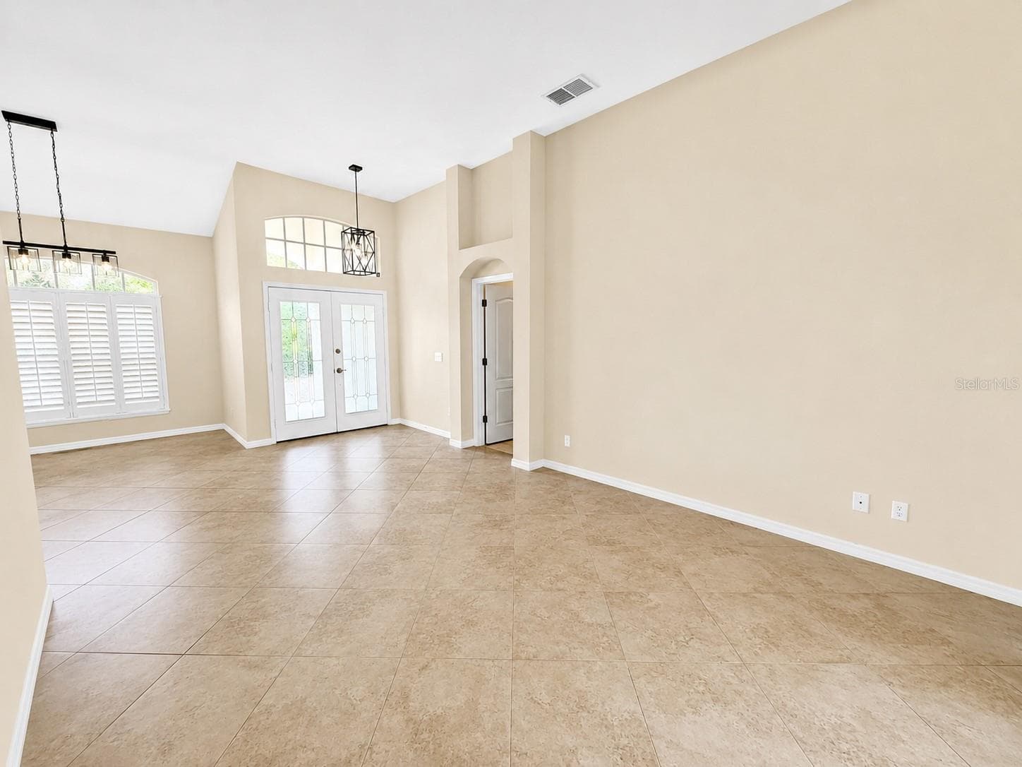 Formal Living Area - 8032 PINE HOLLOW DR, MOUNT DORA