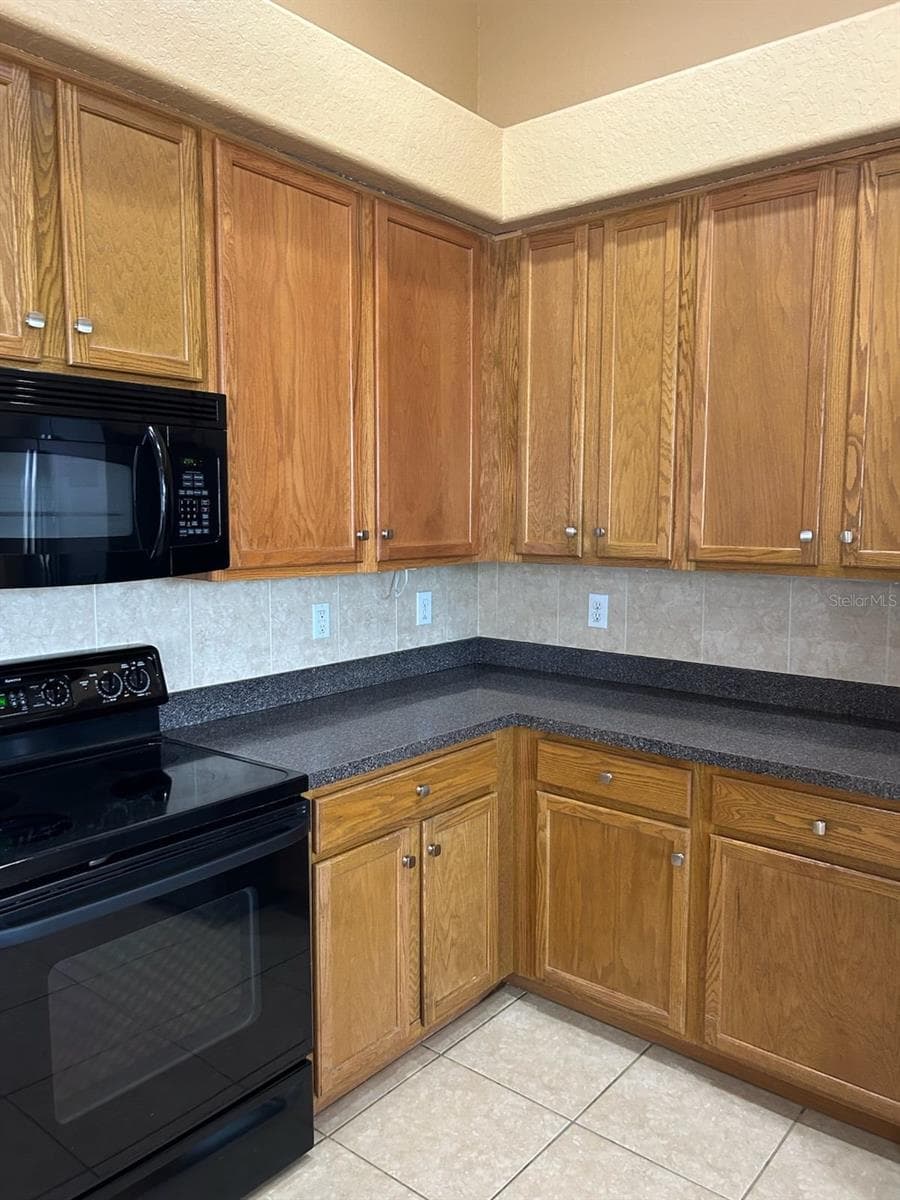 Single Family Residence at 210 ROSANA DR, BRANDON, photo 4 of 11