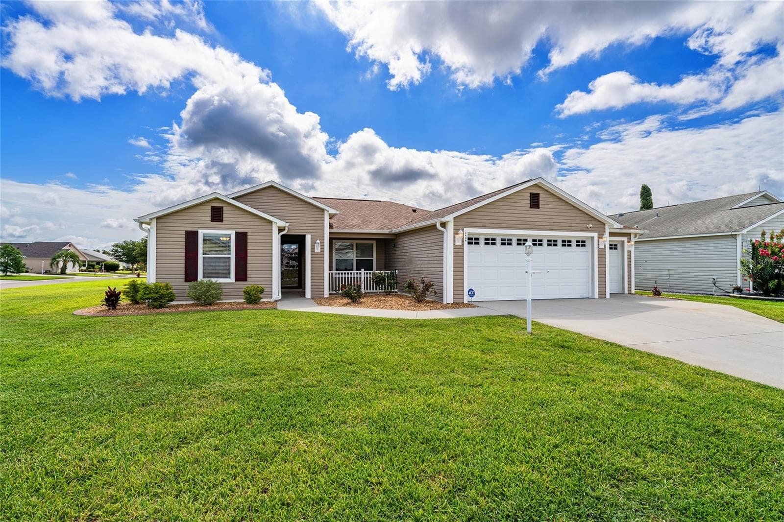 Single Family Residence at 2446 HOPESPRING LOOP, THE VILLAGES, photo 3 of 53