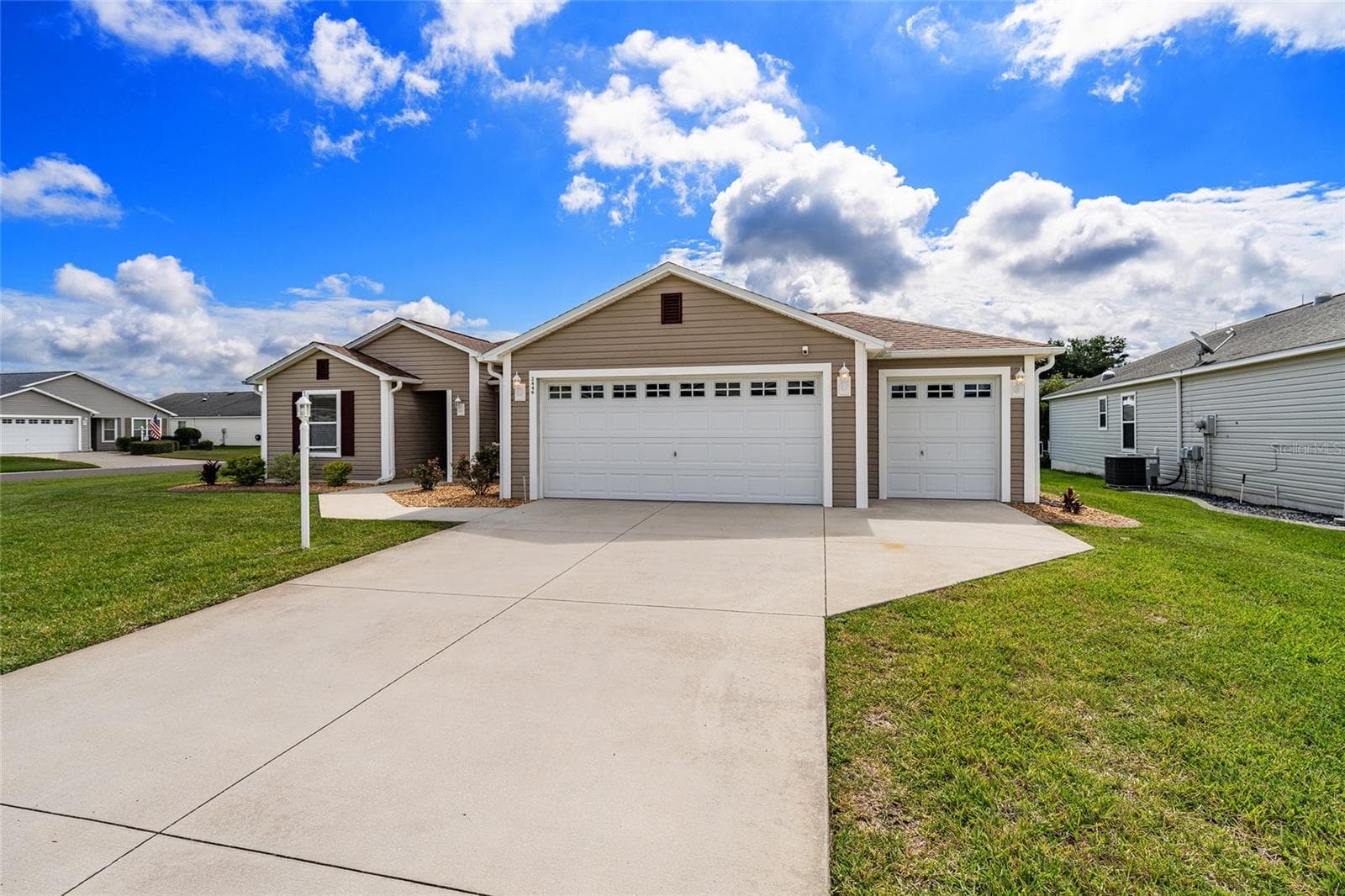 Single Family Residence at 2446 HOPESPRING LOOP, THE VILLAGES, photo 4 of 53