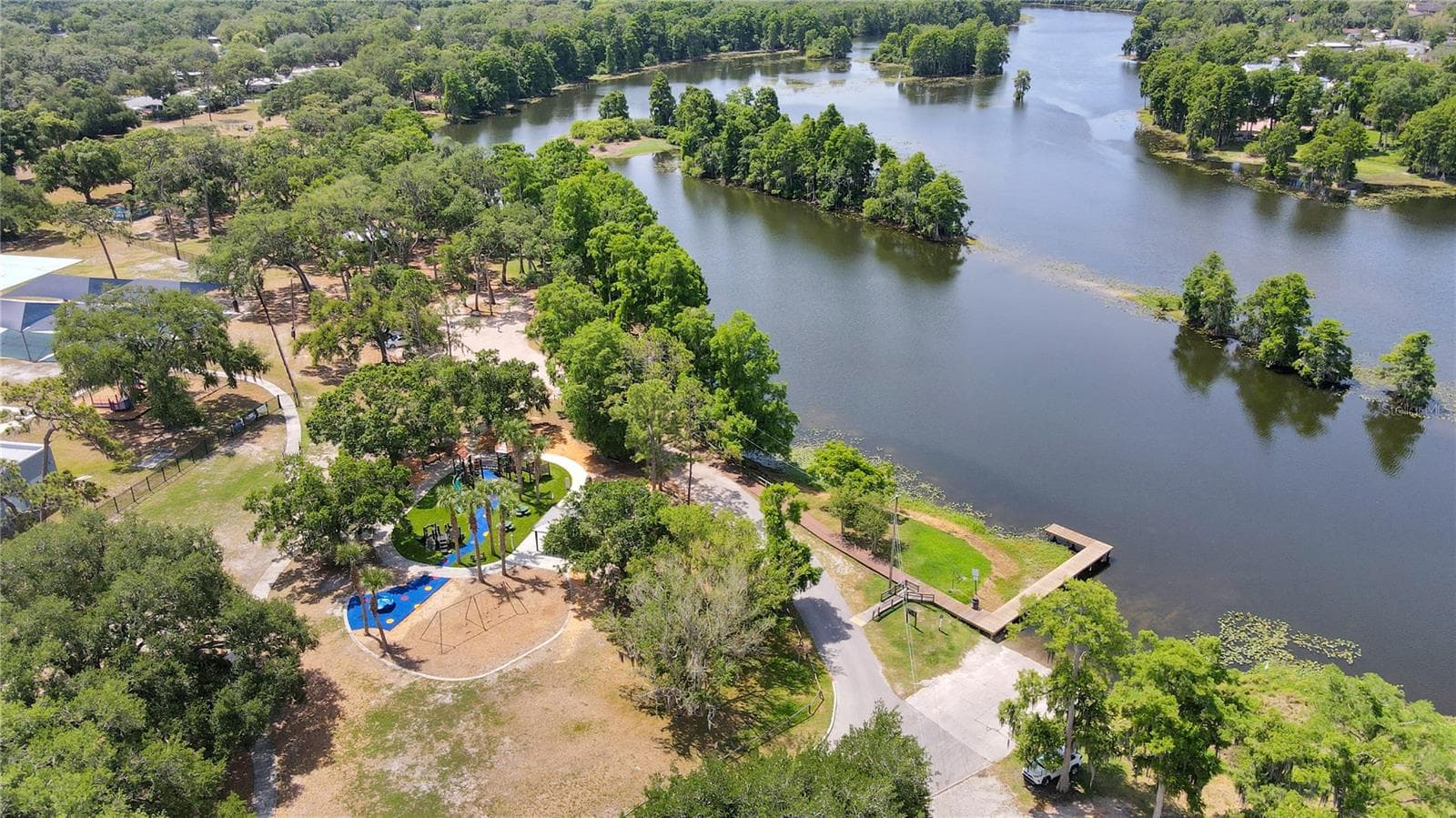 Single Family Residence at 312 S RIVERHILLS DR, TAMPA, photo 9 of 100