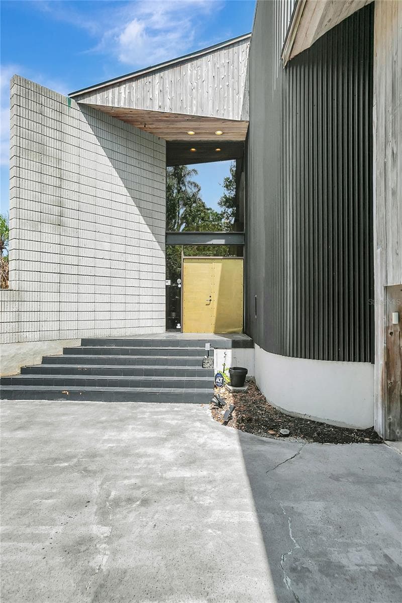 Single Family Residence at 312 S RIVERHILLS DR, TAMPA, photo 75 of 100
