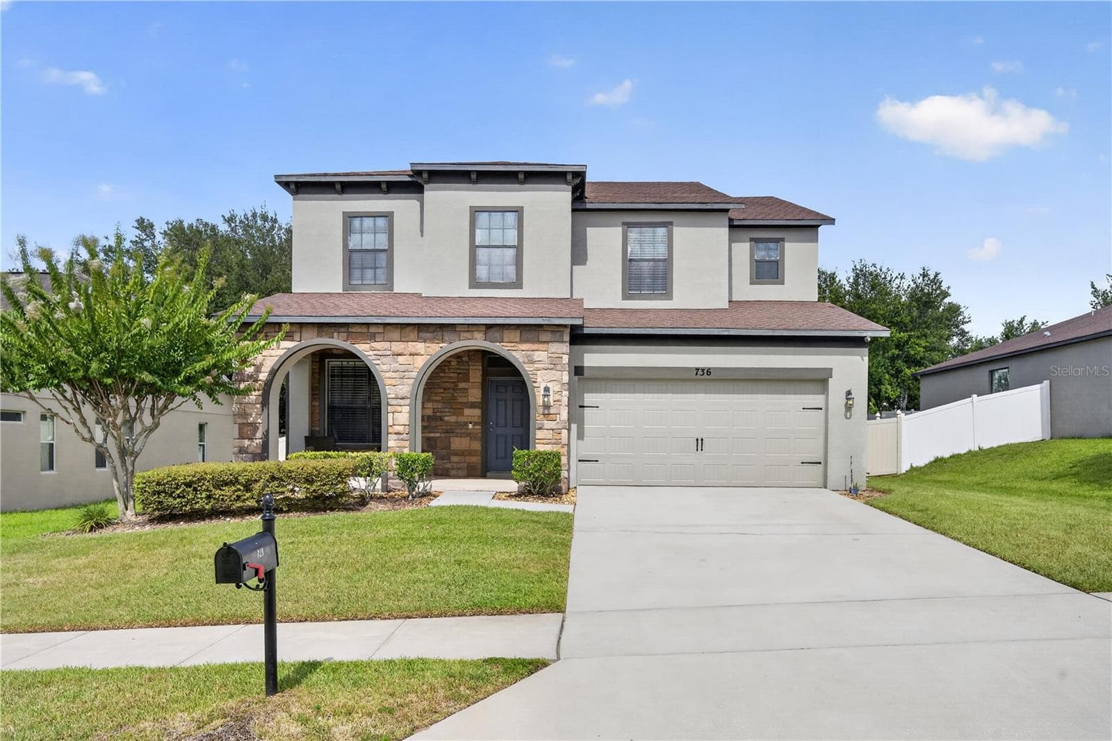 736 WOODS LANDING DR