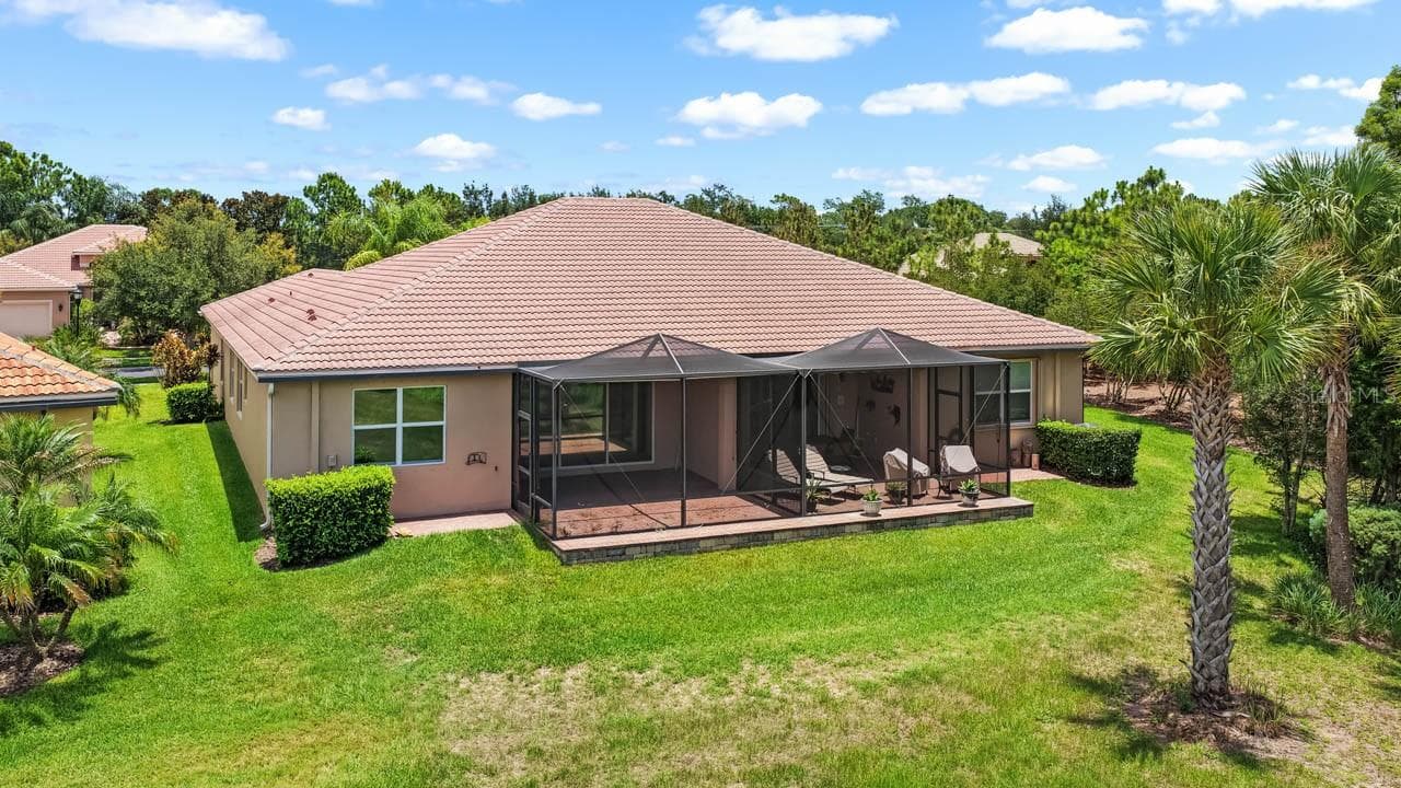 Back of House - 15665 AURORA LAKE CIR, WIMAUMA