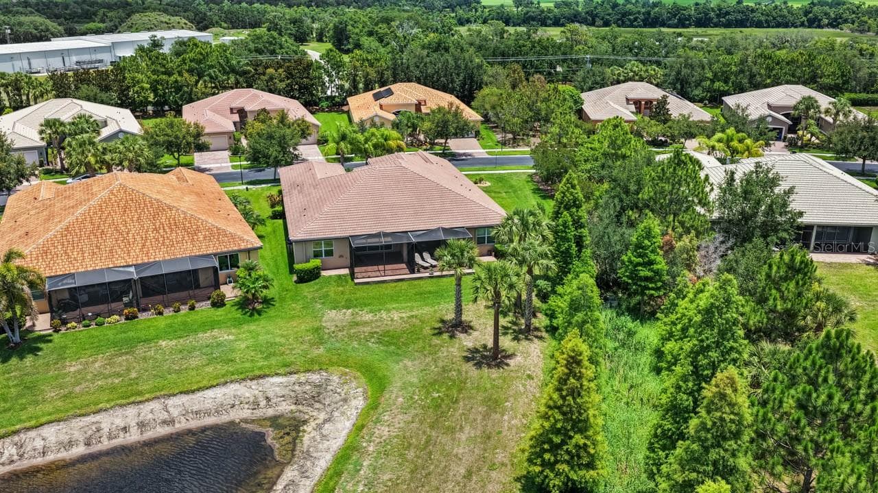 Back of House - 15665 AURORA LAKE CIR, WIMAUMA