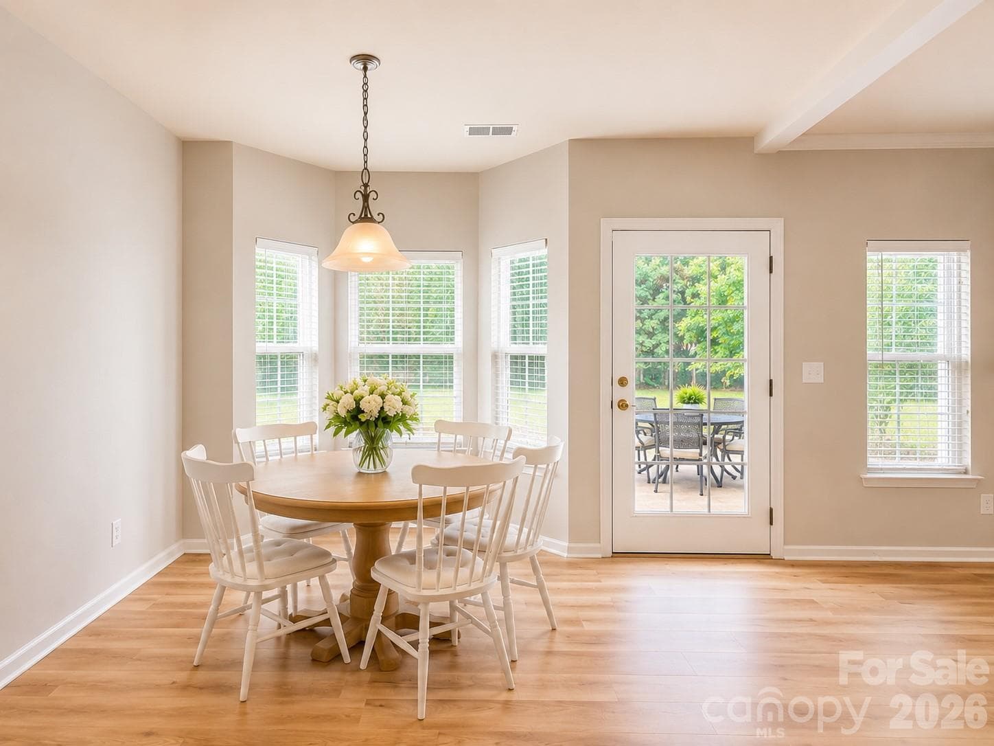 Breakfast, bay window Virtual staging - 4857 Annelise Drive, Harrisburg