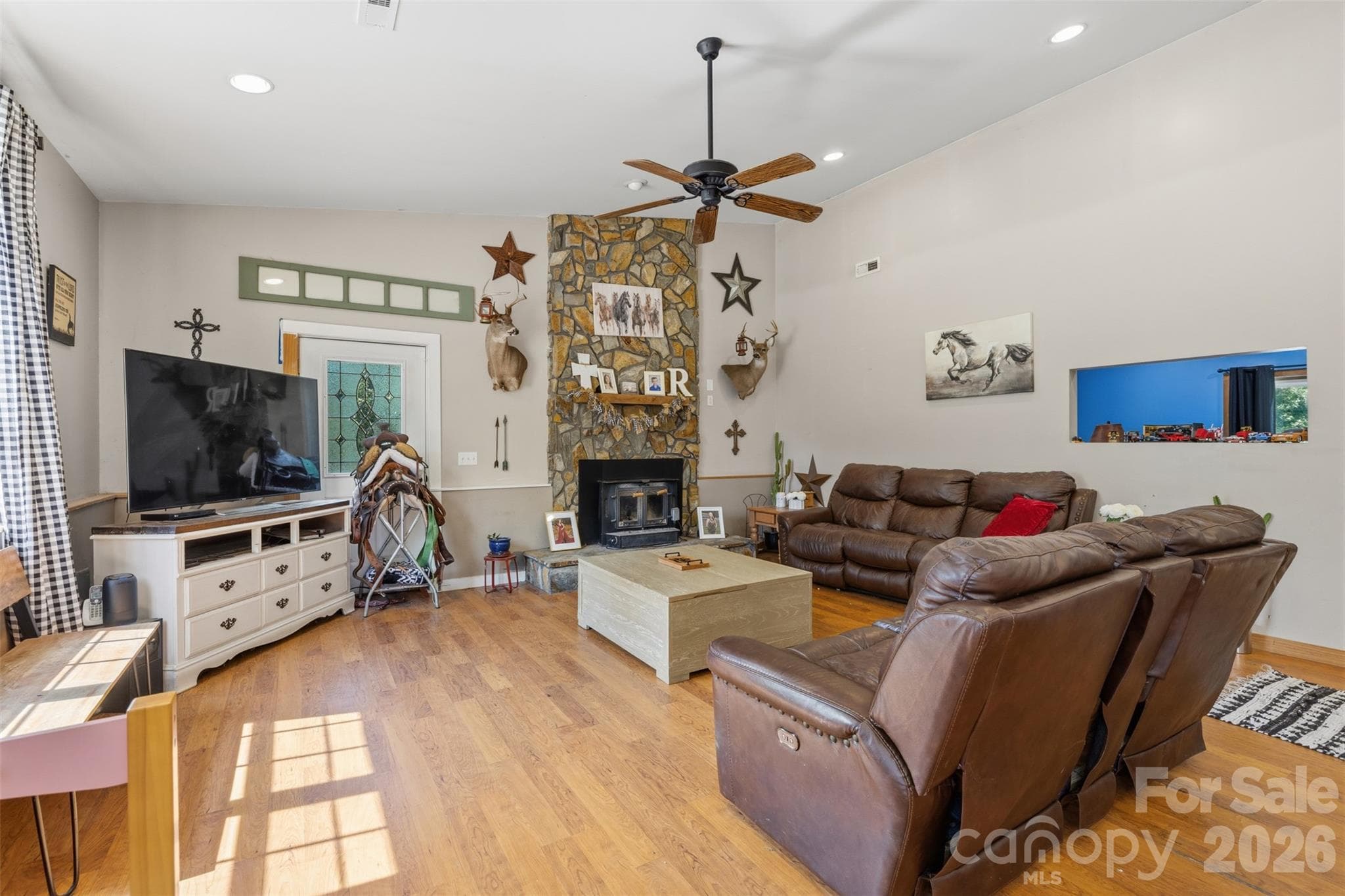 Living Room - 2269 Lee Roy Lane, Lenoir