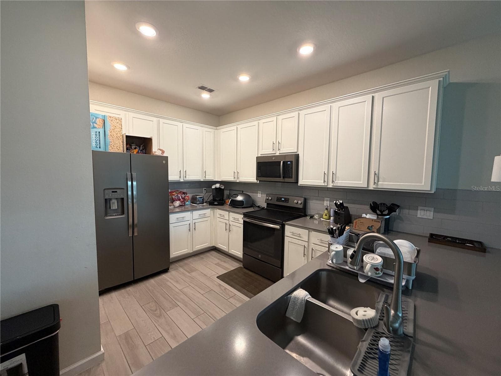 Townhouse at 9896 RED EAGLE DR, ORLANDO, photo 2 of 17