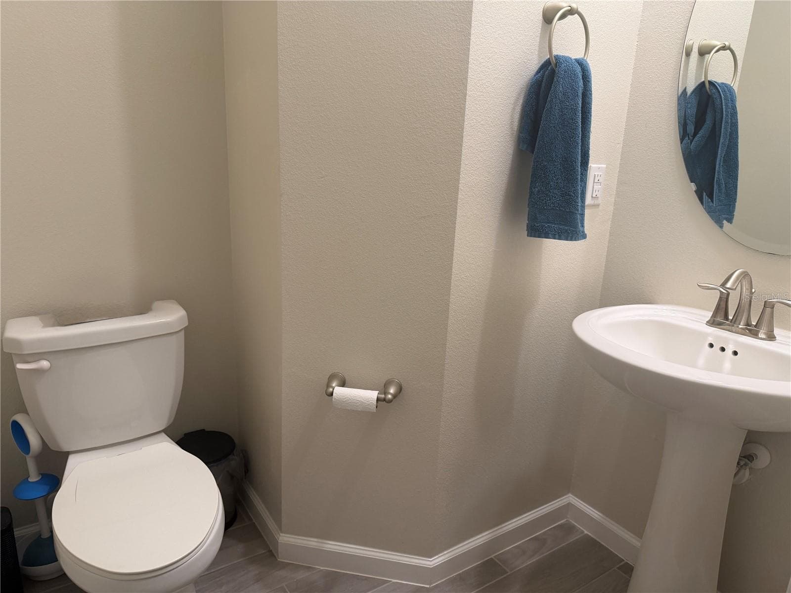 Downstairs half bath - 9896 RED EAGLE DR, ORLANDO