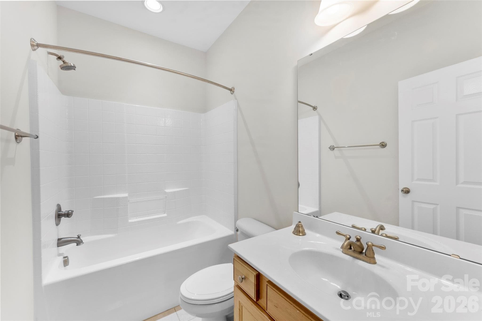 Lower Bath - 1960 winpole Lane, Charlotte