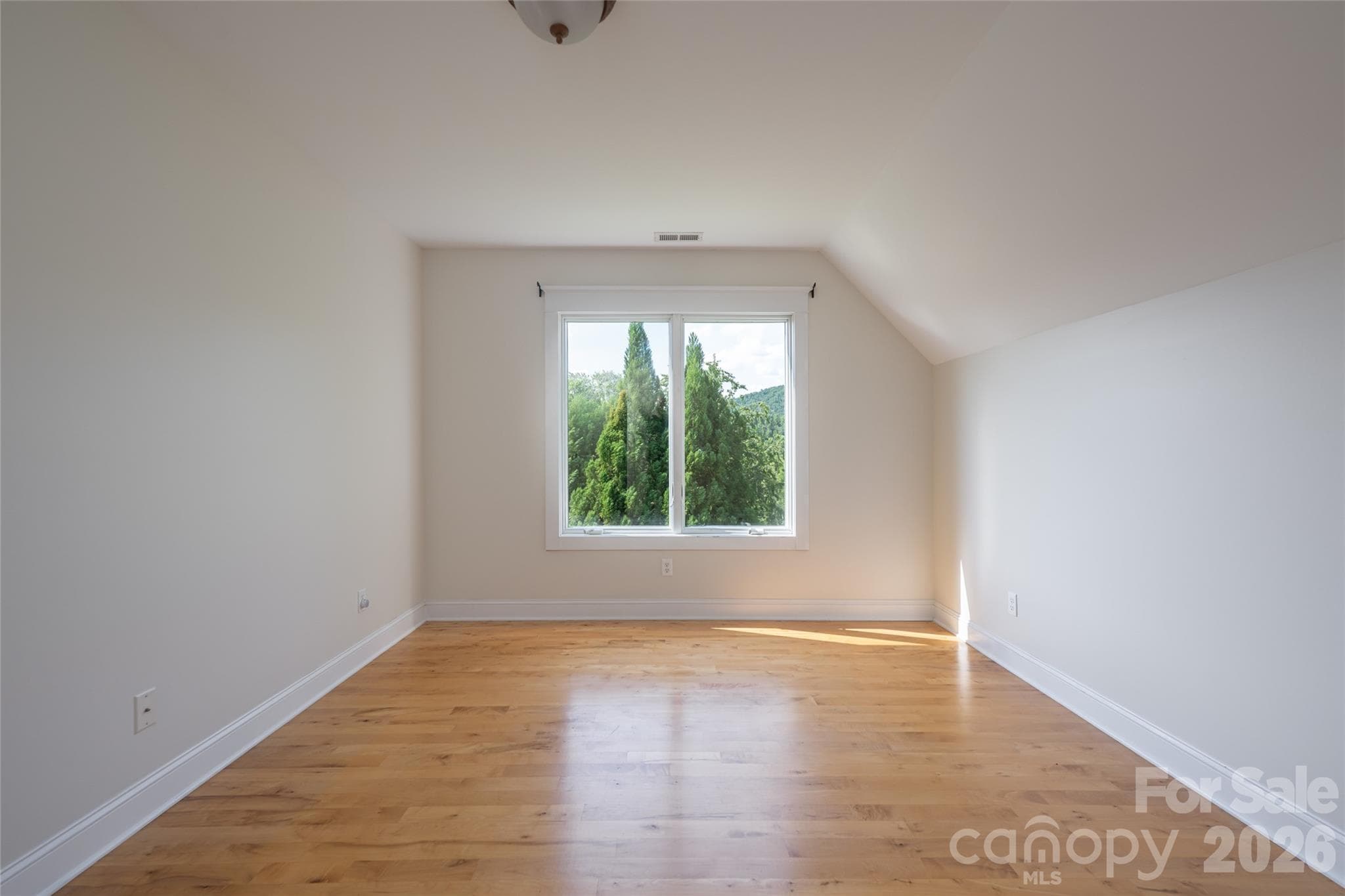 Dedicated home office on the upper level - 33 Bridle Path Drive, Barnardsville