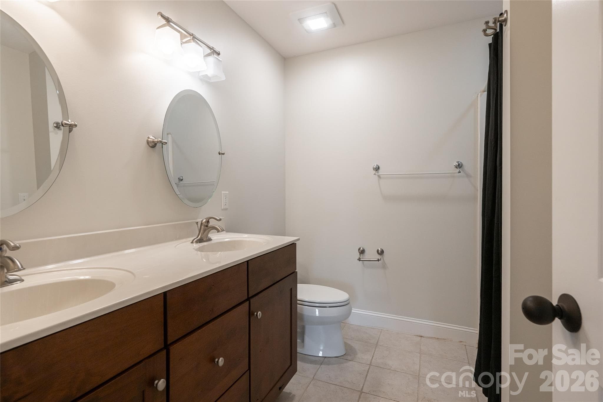One of two guest suites on upper level - 33 Bridle Path Drive, Barnardsville