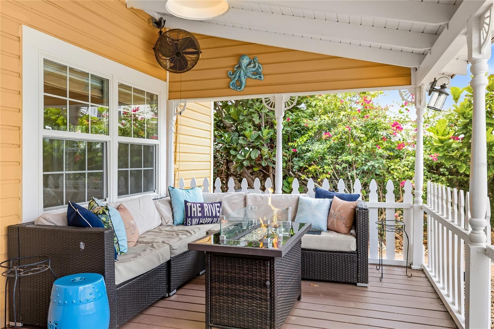 back porch 60 foot long covered - 1625 1ST AVE E, BRADENTON