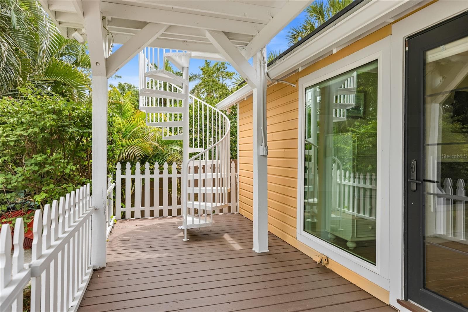 new spiral staircase - 1625 1ST AVE E, BRADENTON