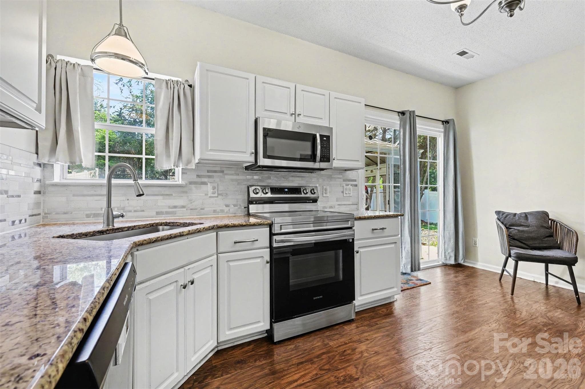 Single Family Residence at 11232 Laurel View Drive, Charlotte, photo 8 of 18