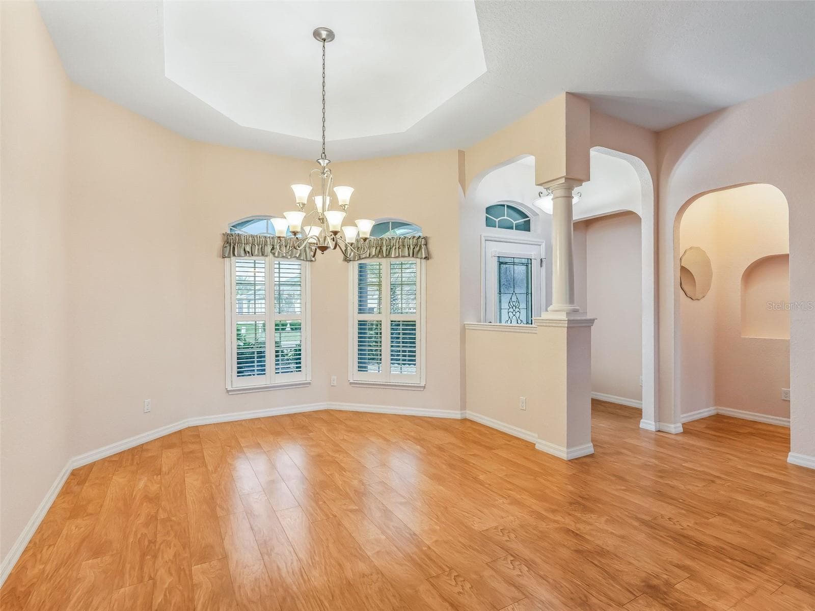 Dining area w/Designer Light Fixture - 16887 SE 110TH COURT RD, SUMMERFIELD