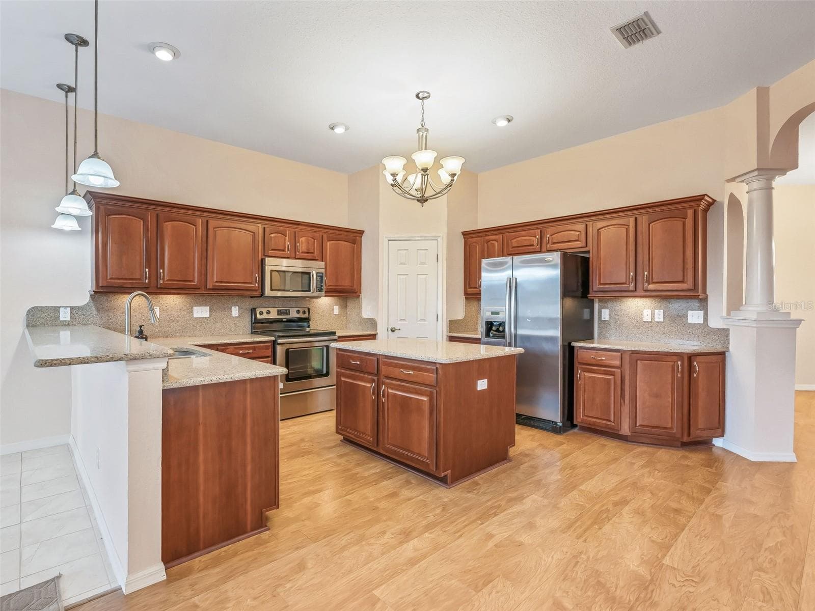 4x4 Pantry Closet & Stainless Appliances - 16887 SE 110TH COURT RD, SUMMERFIELD