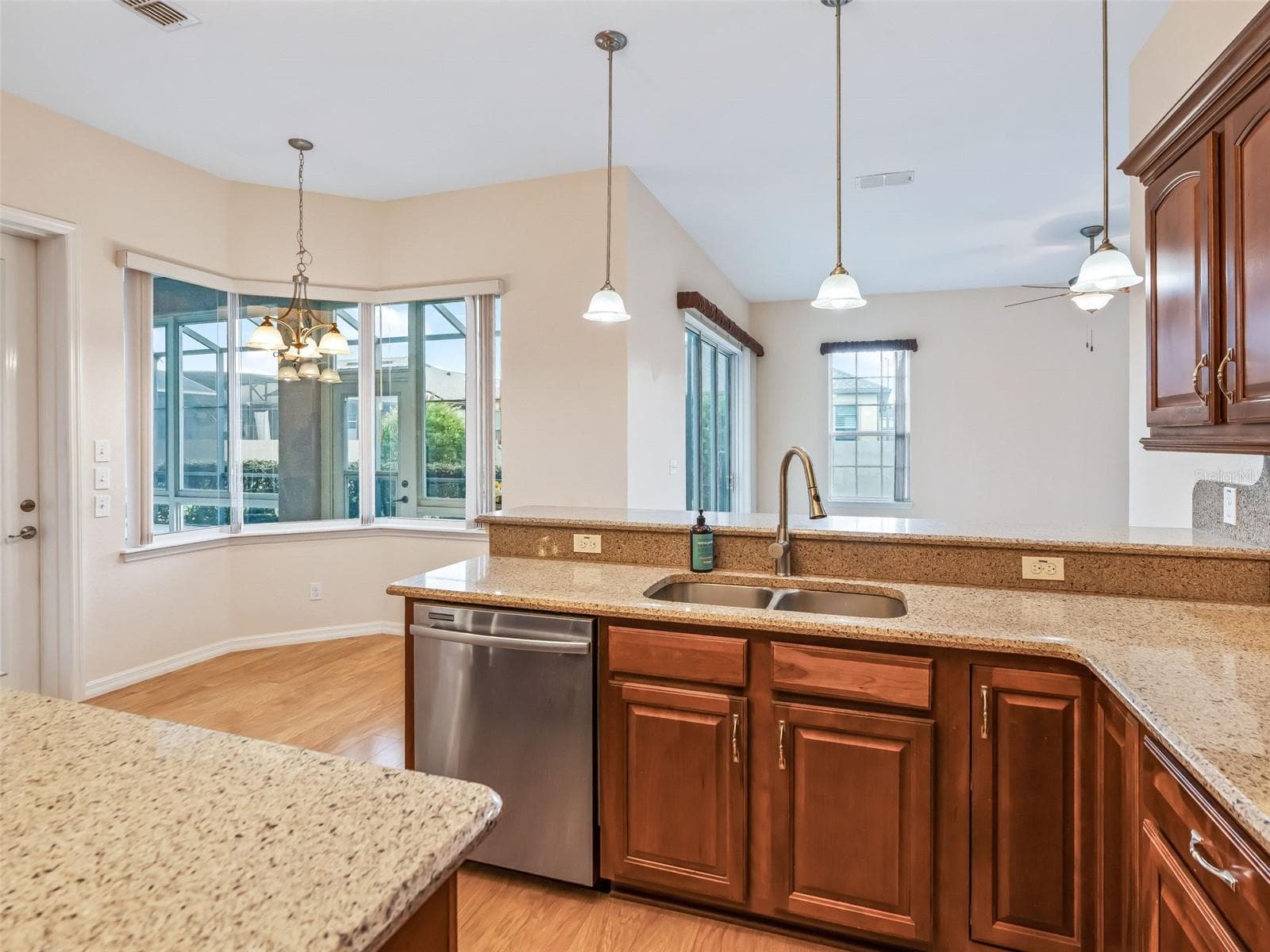 Eat in Area w/Access to Lanai - 16887 SE 110TH COURT RD, SUMMERFIELD