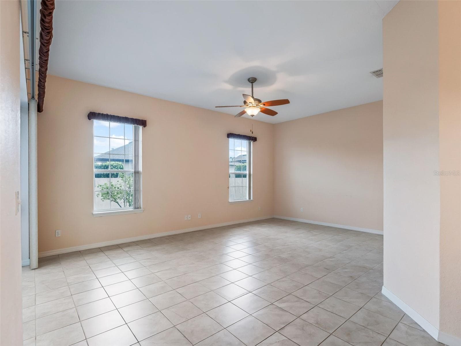 20 x 13 Family Room - 16887 SE 110TH COURT RD, SUMMERFIELD