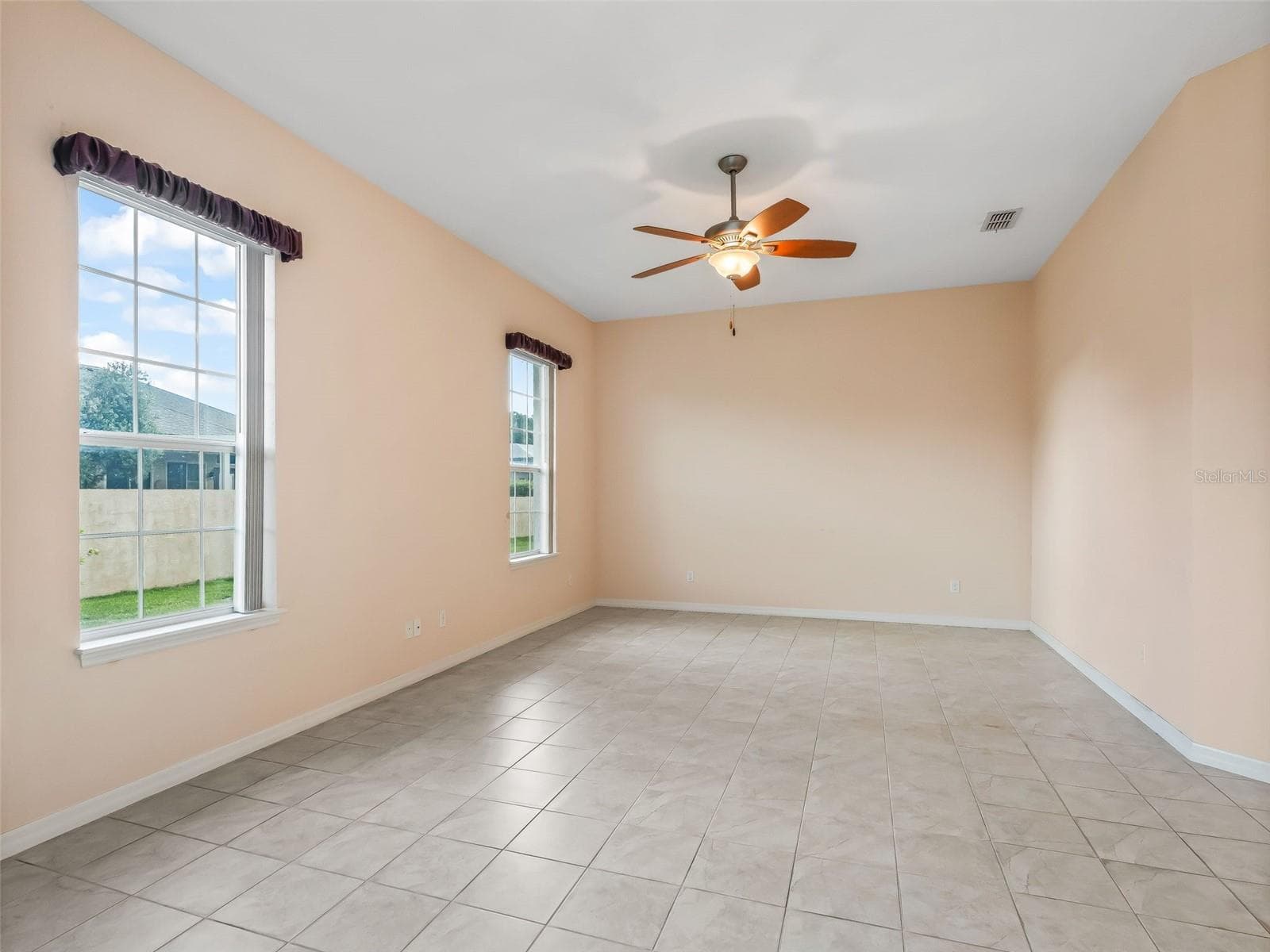 Family Rm w/Tile flooring - 16887 SE 110TH COURT RD, SUMMERFIELD