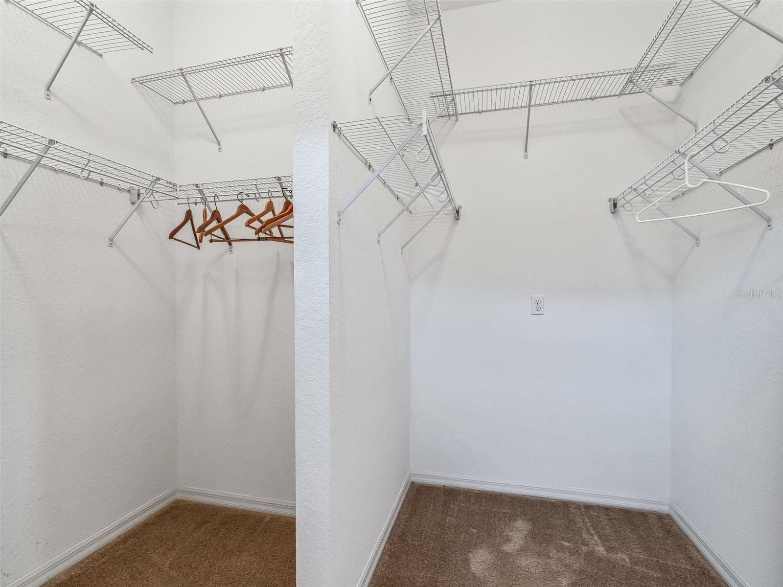 2 Walk in Closets - 16887 SE 110TH COURT RD, SUMMERFIELD