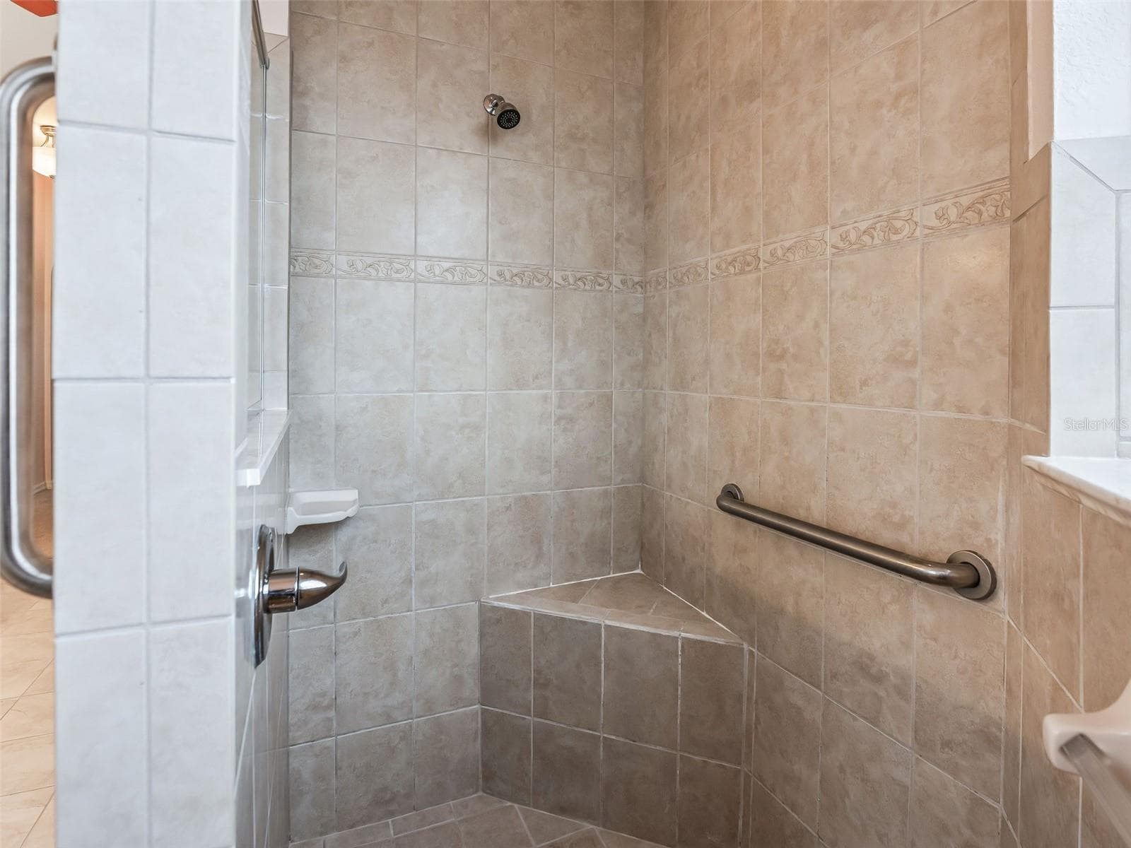 Tiled Walk in Shower - 16887 SE 110TH COURT RD, SUMMERFIELD