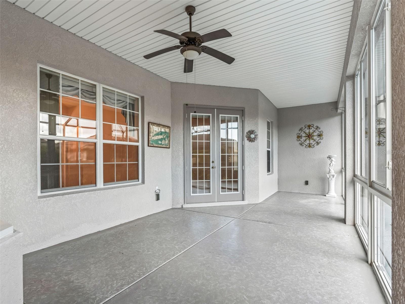 Plenty of Room for Multiple Sitting Areas! - 16887 SE 110TH COURT RD, SUMMERFIELD