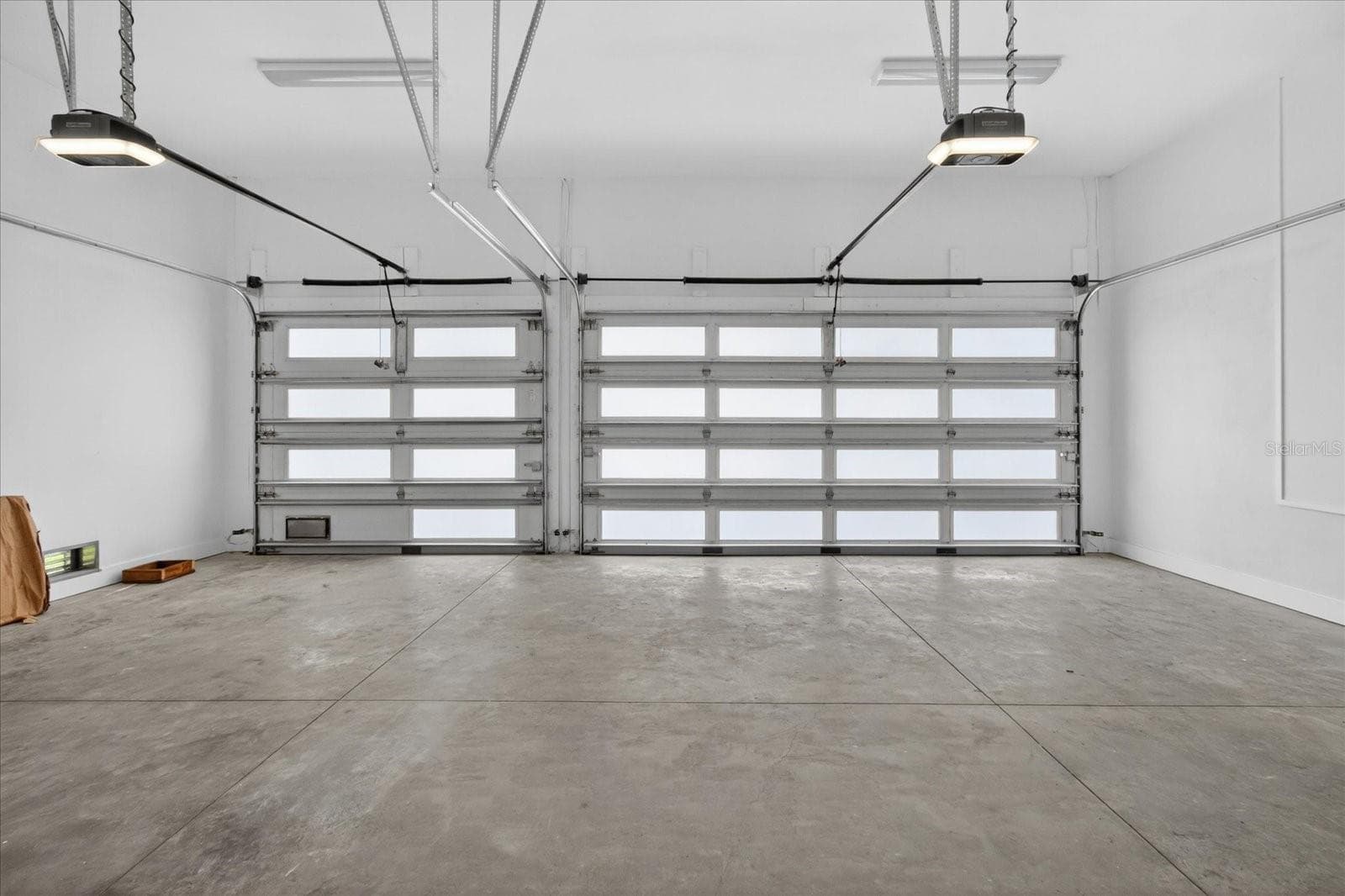 Massive 3 Car Oversized Garage - 3420 CHANNELSIDE CT, SAFETY HARBOR