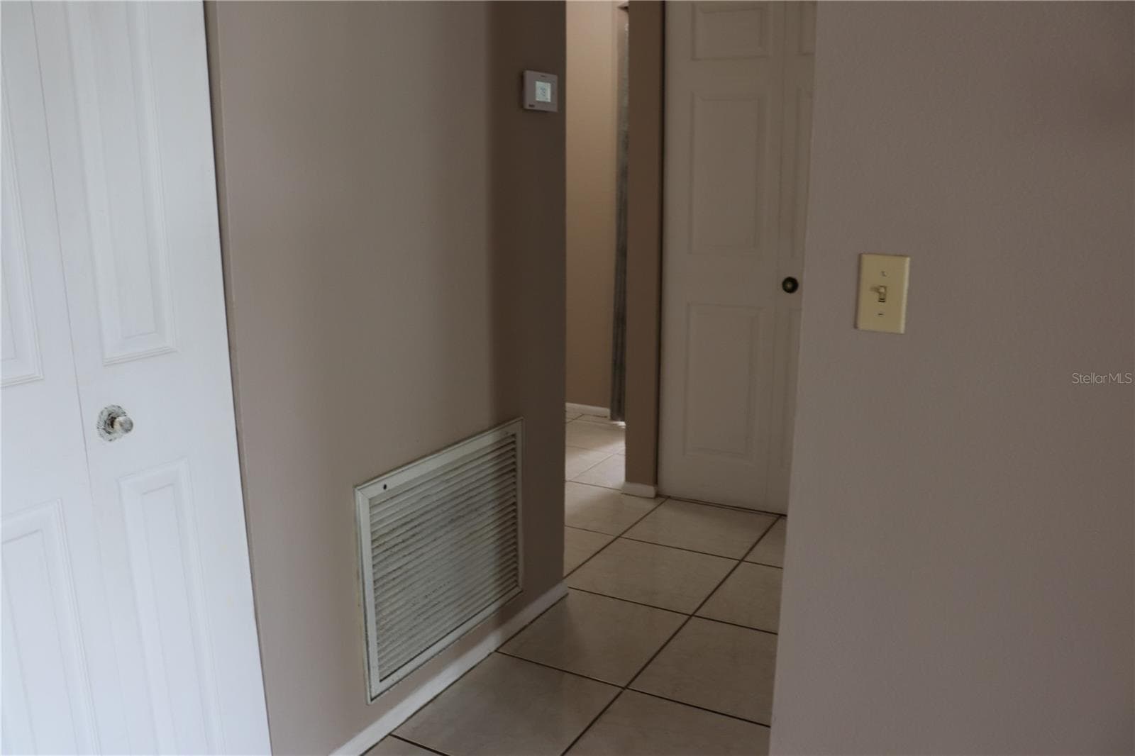 Single Family Residence at 11012 BRIGHTSIDE DR, TAMPA, photo 4 of 16