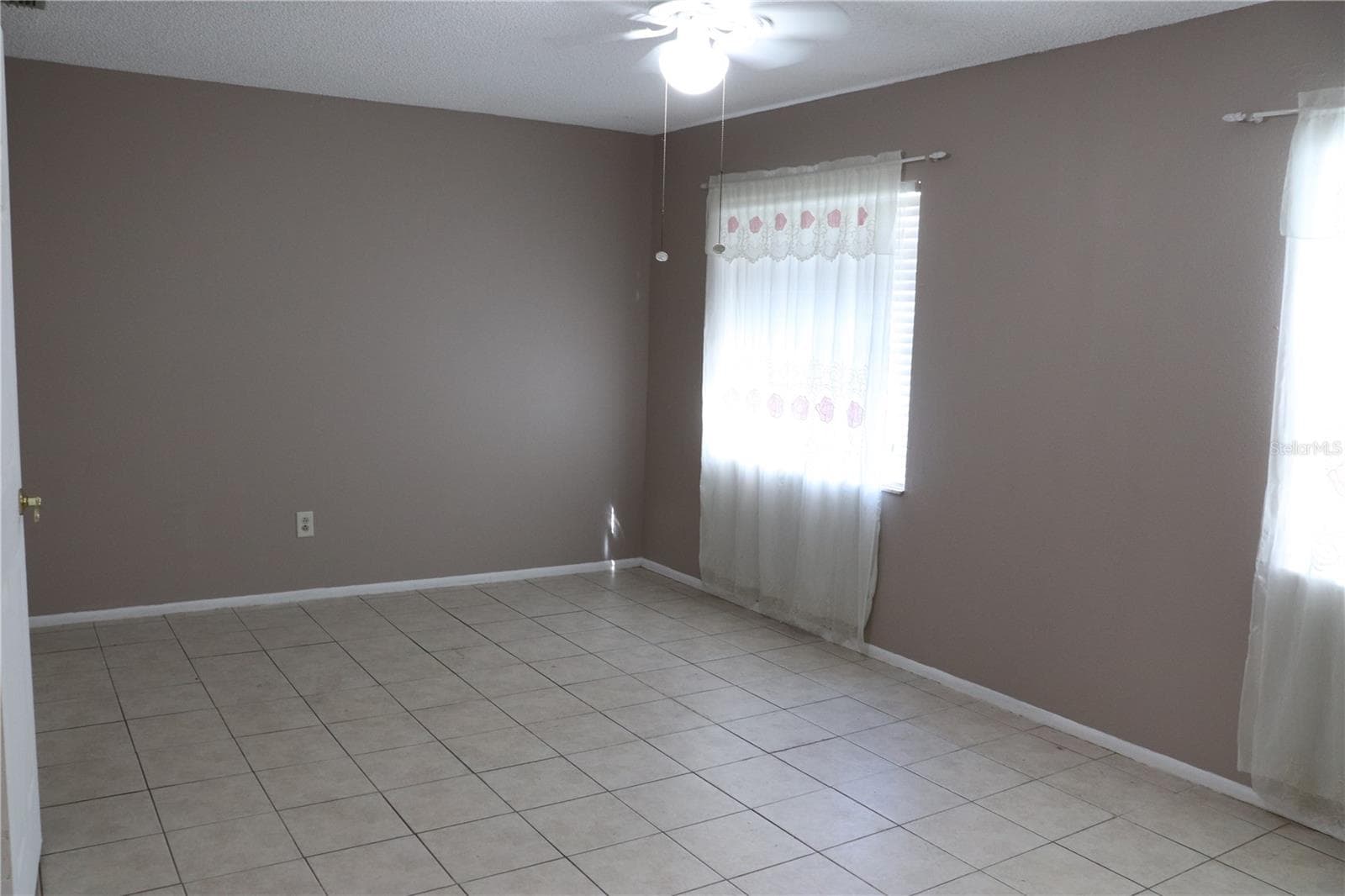 Single Family Residence at 11012 BRIGHTSIDE DR, TAMPA, photo 7 of 16