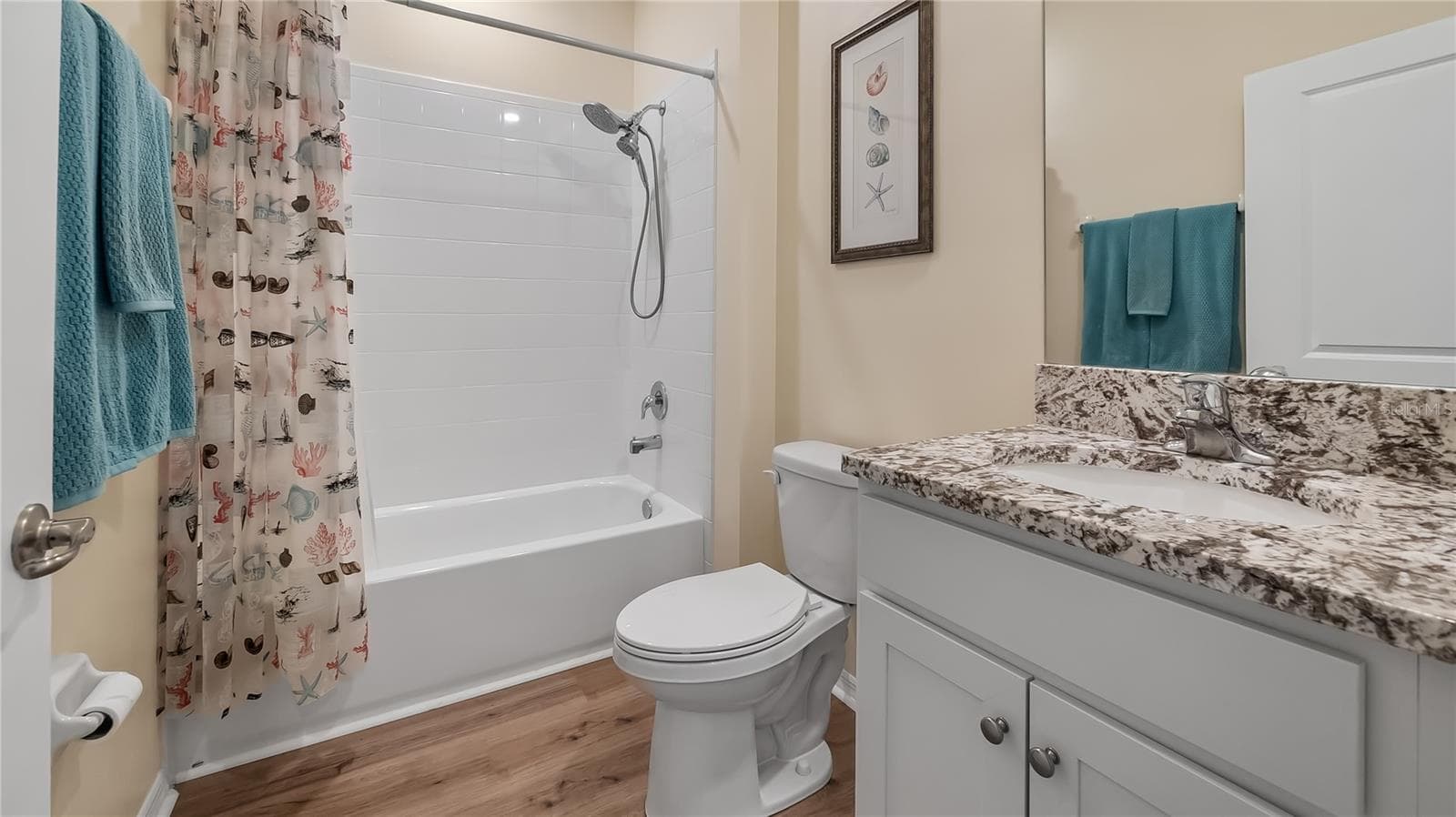 2nd bathroom with a tub/shower combo. - 8033 PENROSE PL, WILDWOOD
