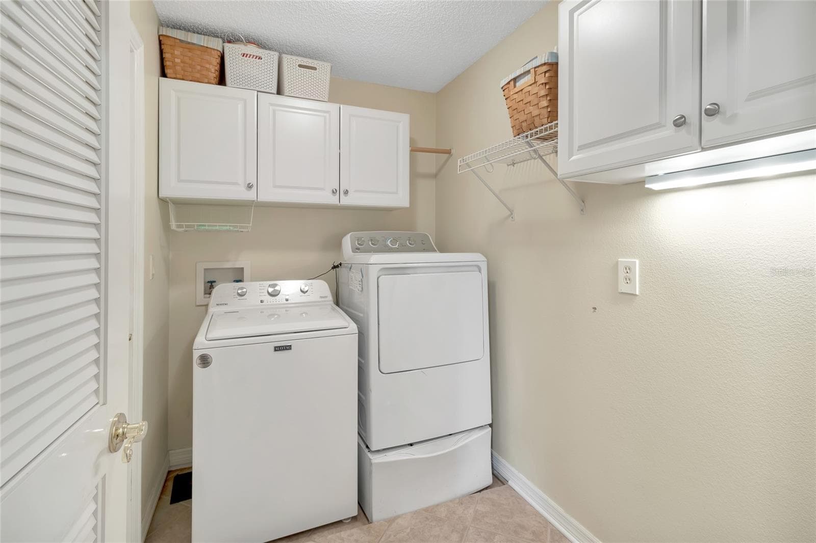 Single Family Residence at 21830 KING EDWARD CT, LEESBURG, photo 18 of 53