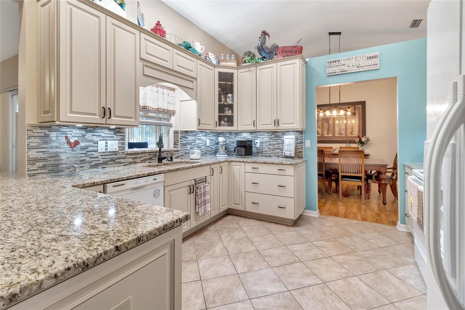 Single Family Residence at 21830 KING EDWARD CT, LEESBURG, photo 7 of 53