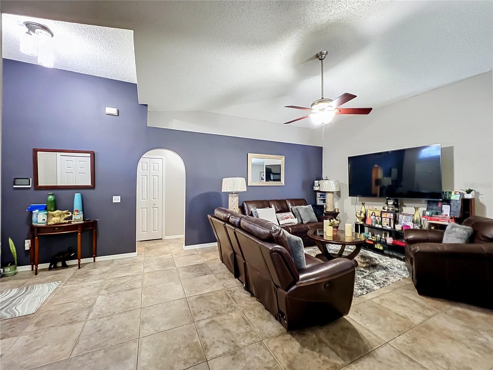 Single Family Residence at 2131 CORNER SCHOOL DR, ORLANDO, photo 5 of 24