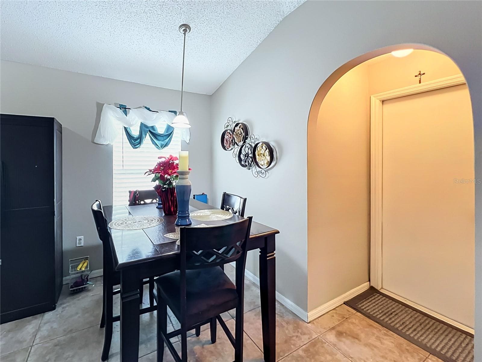 Single Family Residence at 2131 CORNER SCHOOL DR, ORLANDO, photo 9 of 24
