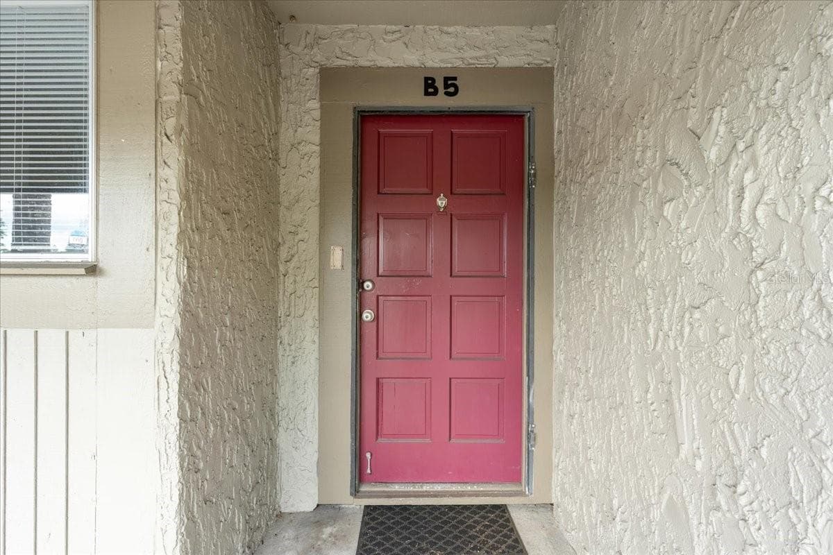 Condominium at 6332 NEWTOWN CIR #32B5, TAMPA, photo 22 of 39
