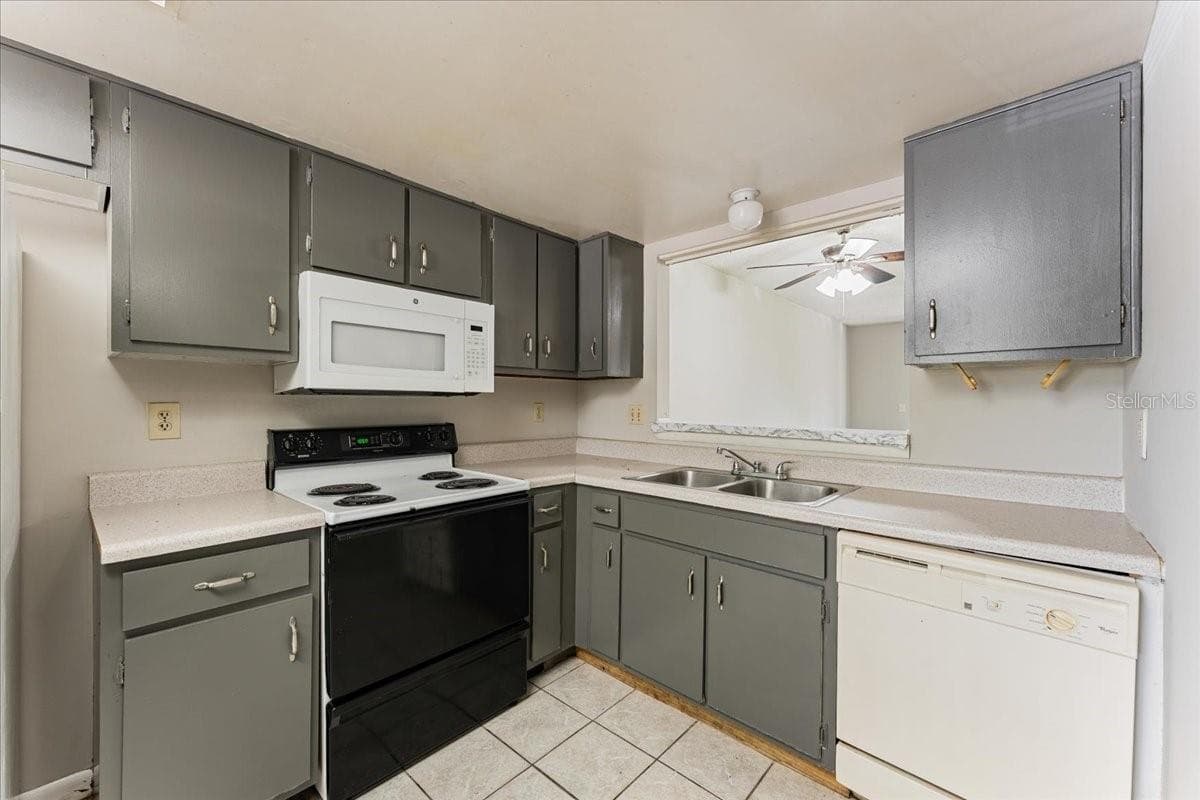 Condominium at 6332 NEWTOWN CIR #32B5, TAMPA, photo 3 of 39