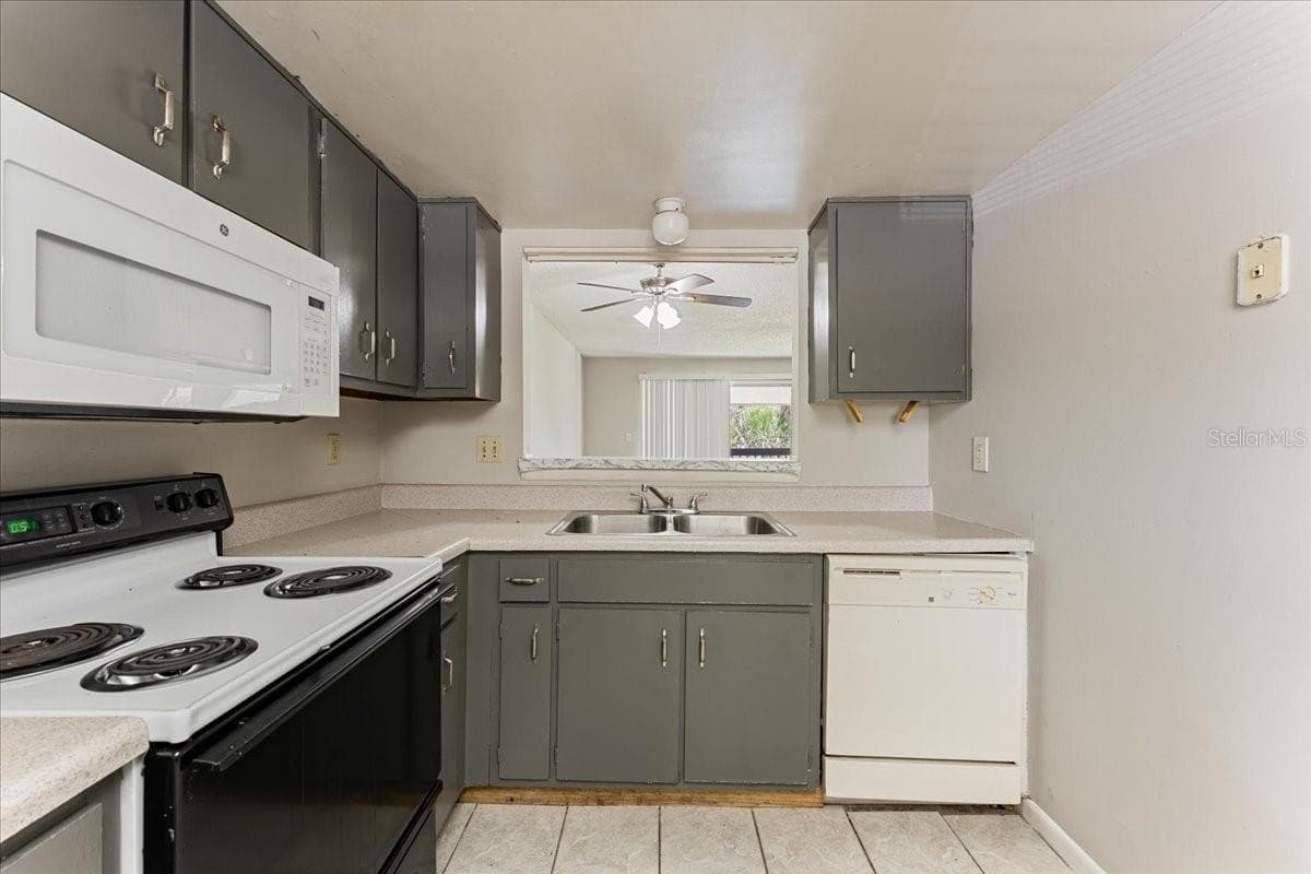 Condominium at 6332 NEWTOWN CIR #32B5, TAMPA, photo 4 of 39