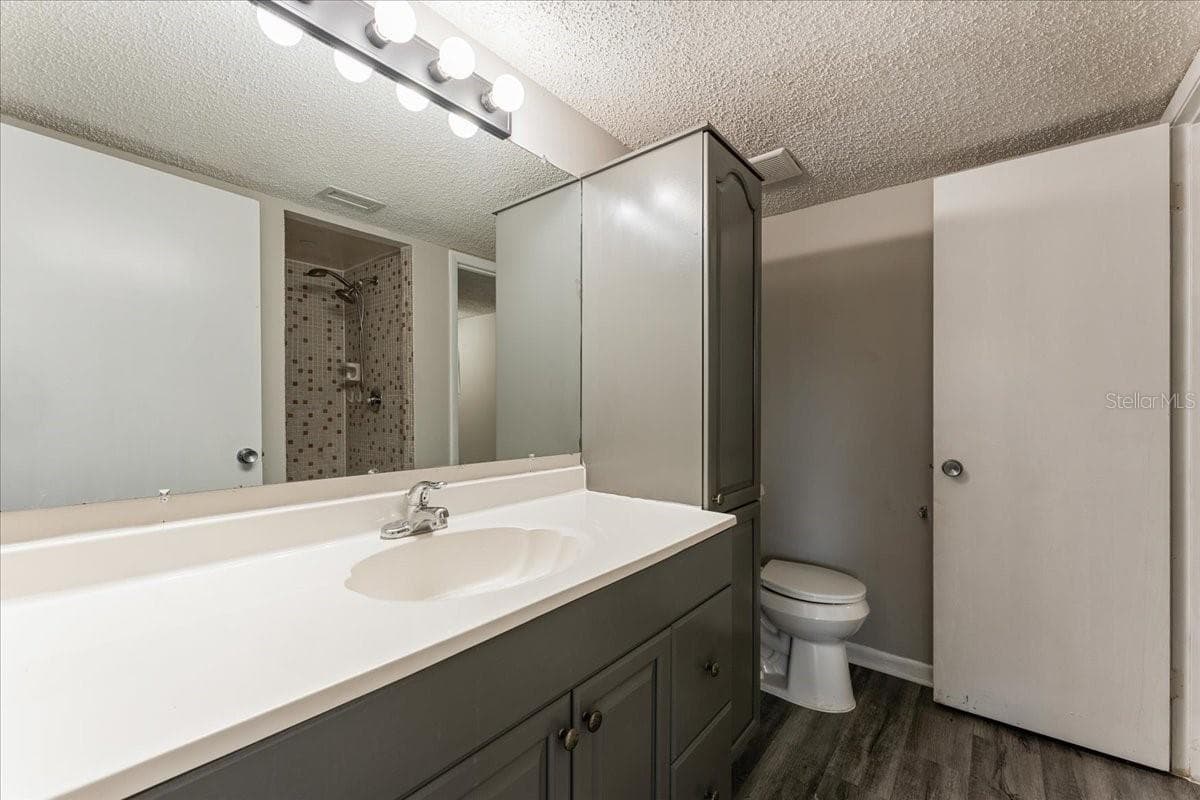 Condominium at 6332 NEWTOWN CIR #32B5, TAMPA, photo 12 of 39