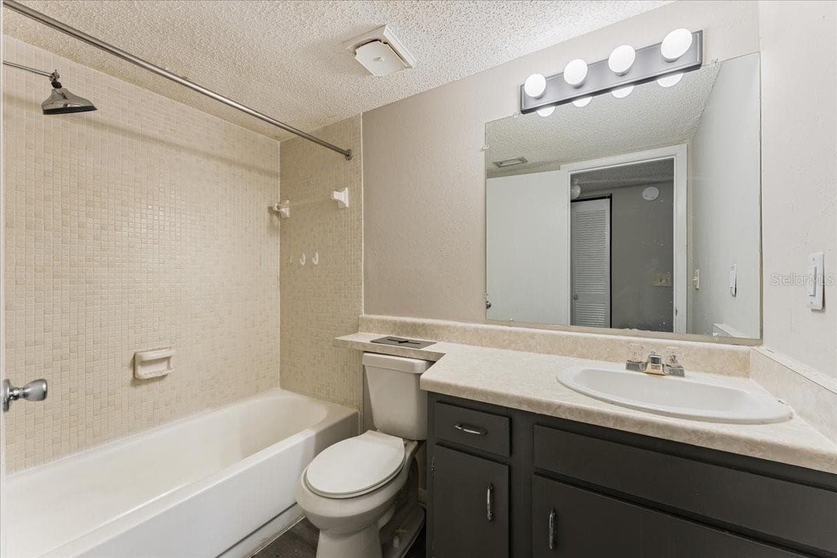 Condominium at 6332 NEWTOWN CIR #32B5, TAMPA, photo 17 of 39