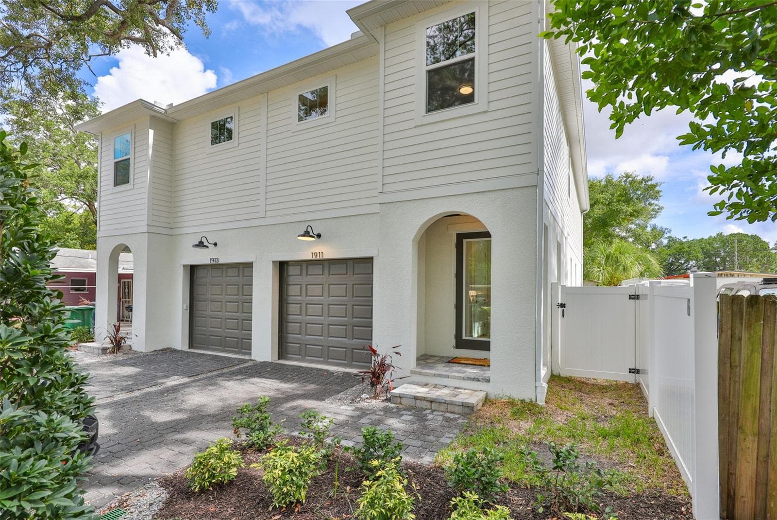 Townhouse at 1911 W BEACH ST, TAMPA, photo 2 of 33