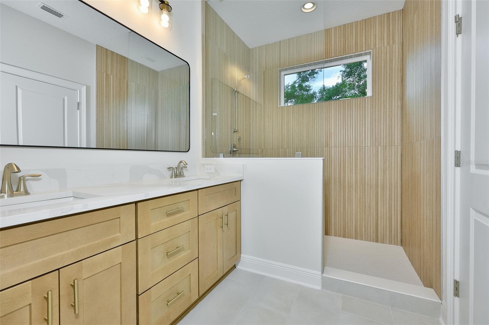 Townhouse at 1911 W BEACH ST, TAMPA, photo 18 of 33