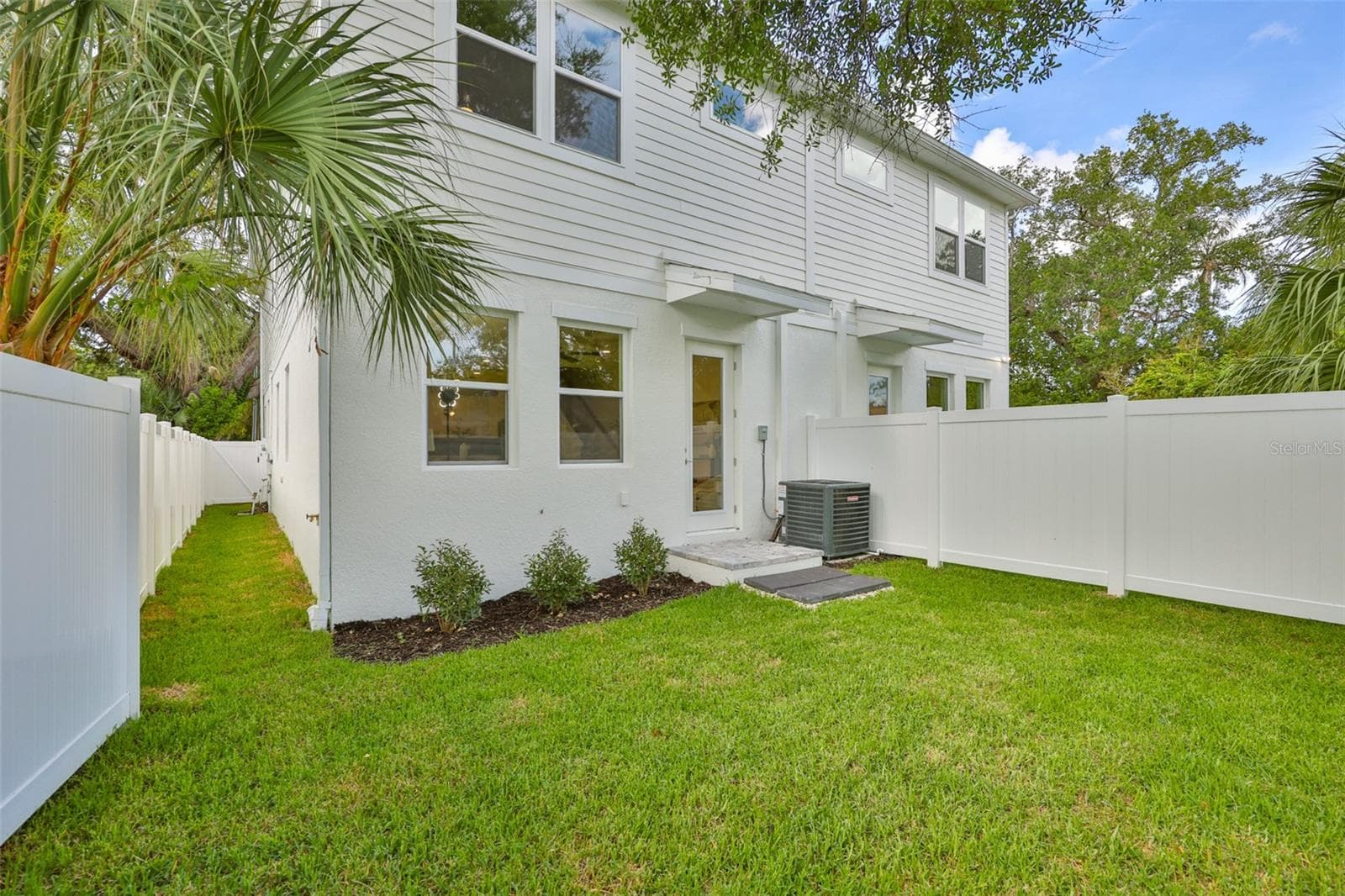 Townhouse at 1911 W BEACH ST, TAMPA, photo 27 of 33